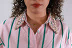 Camicia Smanicata a Righe con Colletto Gioiello