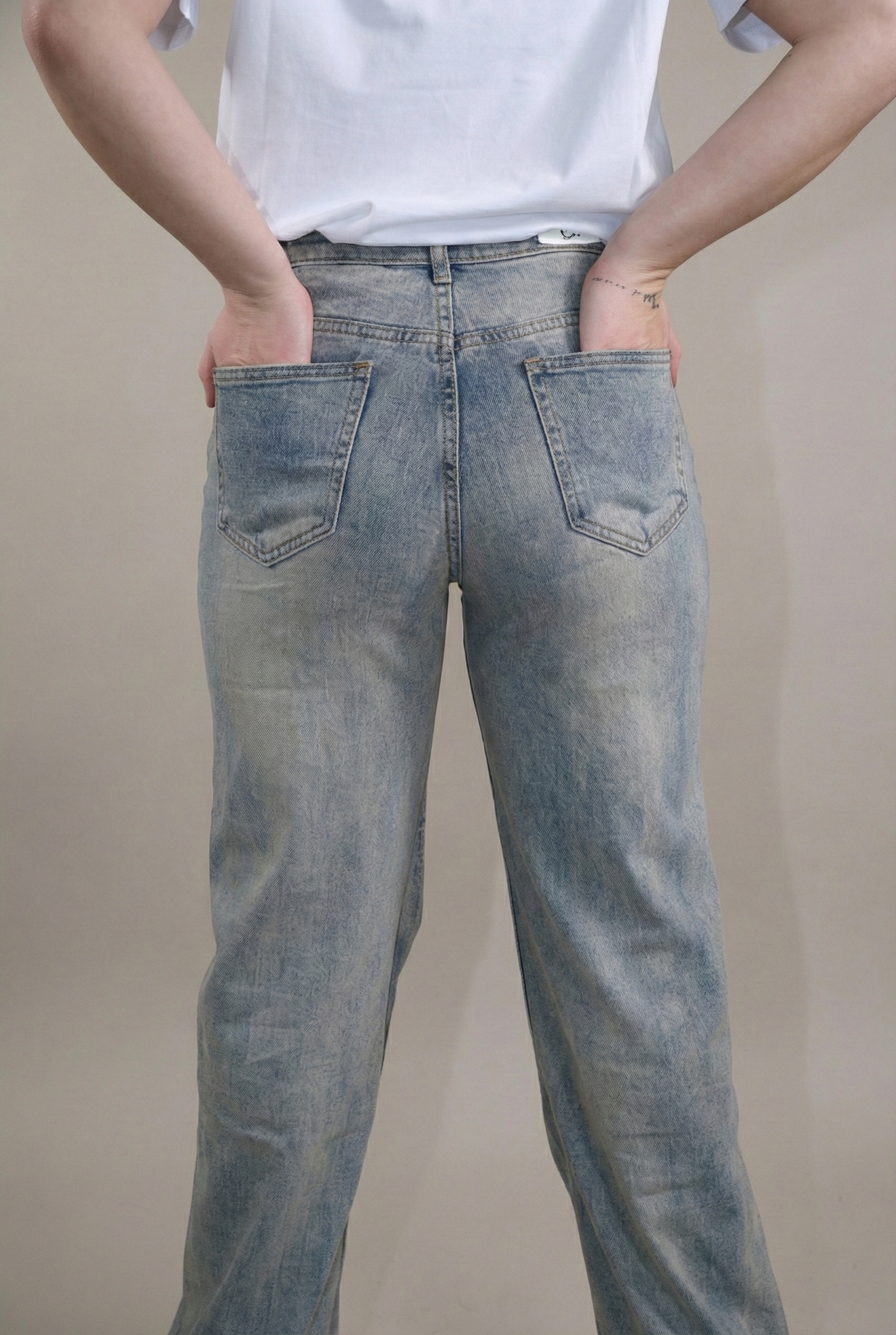 Jeans chiaro Lumina con strass