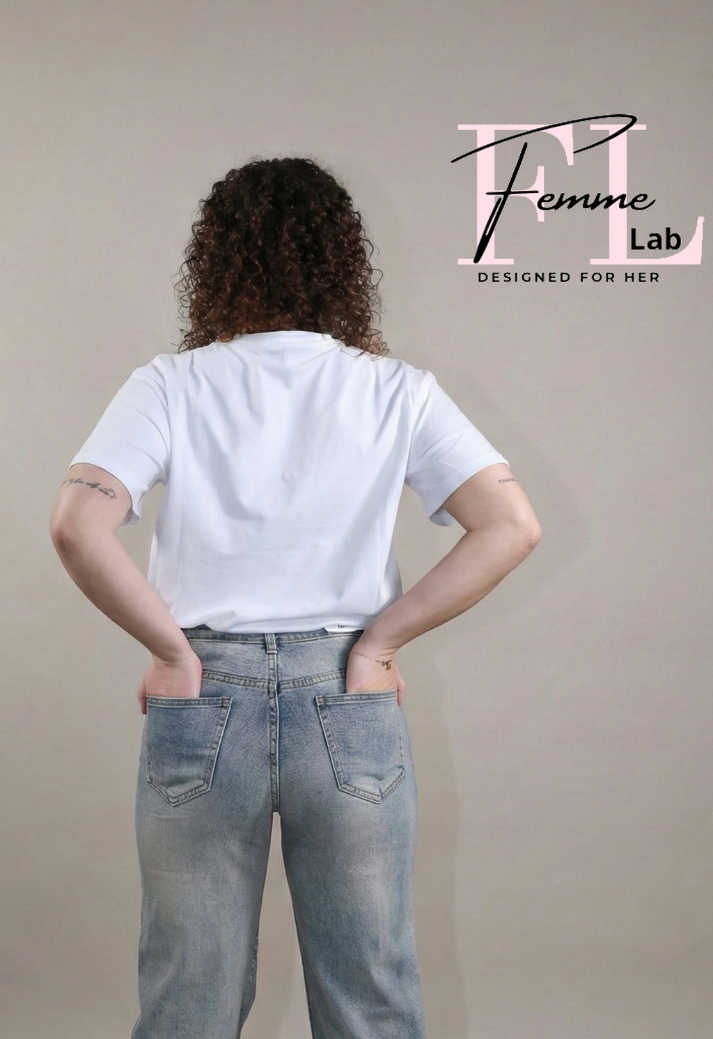 T-shirt con fiocchi in perle