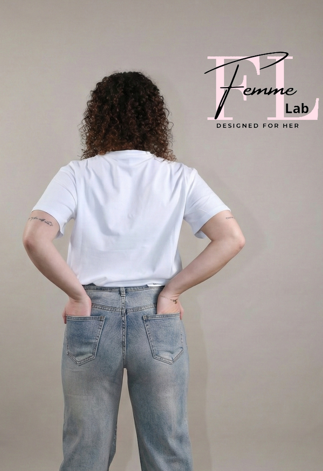 T-shirt con fiocchi in perle