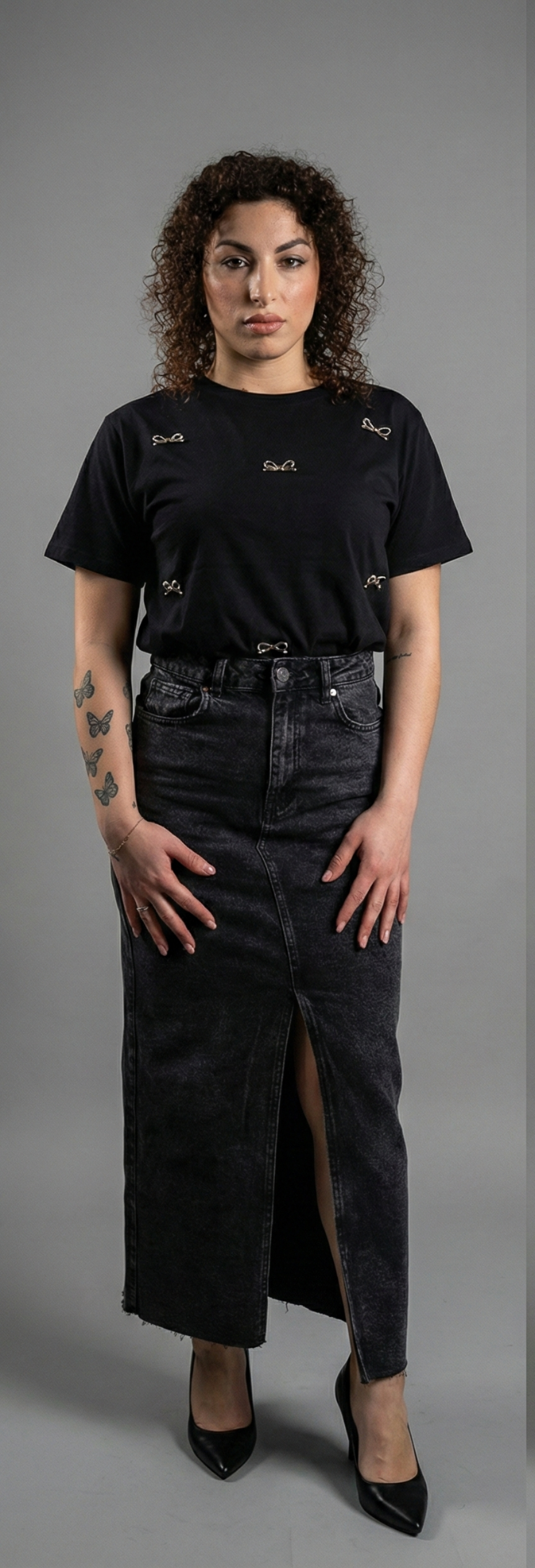 T-shirt con fiocchi in perle